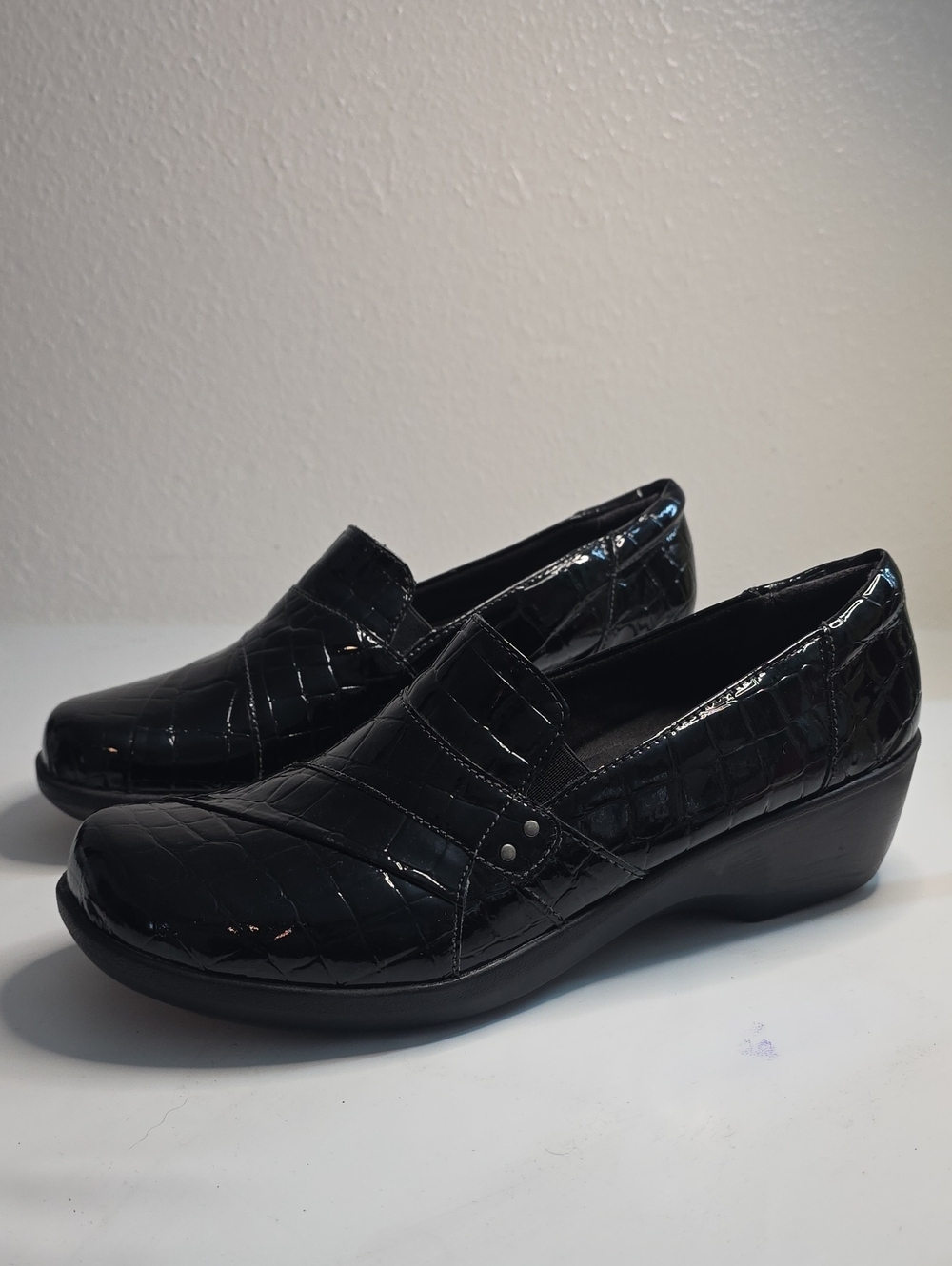 CLARKS MAY MARIGOLD BLACK PATENT CROC EMBOSSED LOAFERS LADIES 11 NEW STORE WEAR